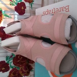 BARETRAPS SOOZIE SANDALS - 10M